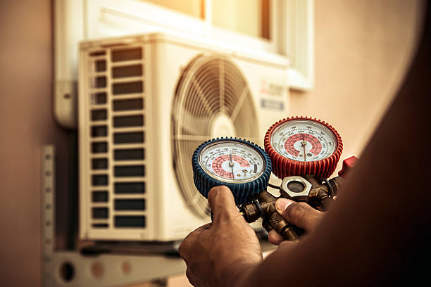 Professional Hvac technician working in Liverpool, TX